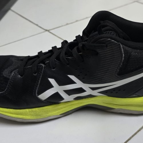 کتونی والیبال