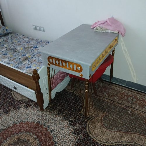 تخت وکمی ومیز تحریر پاتختی