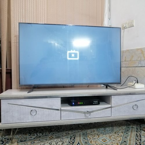 تلویزیون و میز