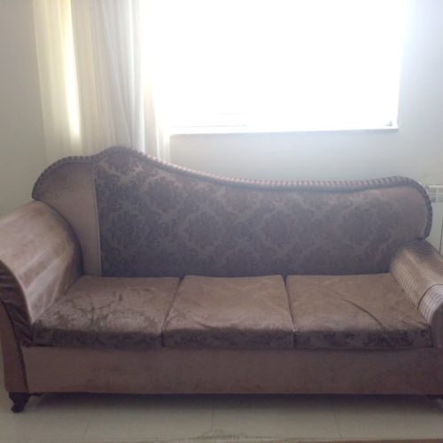 1دست مبل 7نفره به همراه میز وسط و 4عدد میز پذیرایی