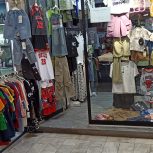 یک باب مغازه پوشاک بچه گانه