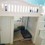 سرویس تخت خواب دو طبقه نوجوان جوان