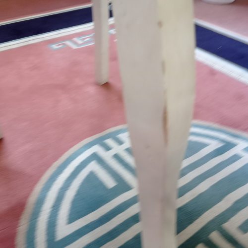 میز تحریر کاملا سالم سفید همراه با صندلی صورتی