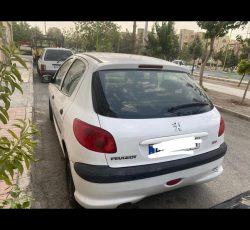 یک دستگاه خودرو 206تیپ 5 دهنده ای رنگ سفید مدل سال 1395 دوازده ماه بیمه شخص ثالث خانگی تر و تمیز به فروش می رسد