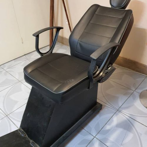 تعدادی از وسایل مطب جراحی و زیبایی