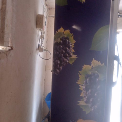 یخچال تک در مغازه ای