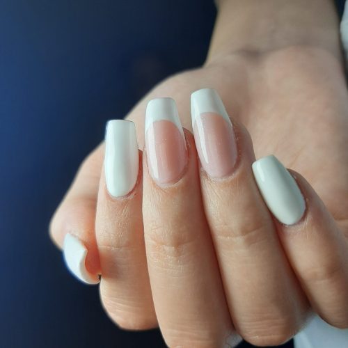 خدمات کاشت ناخن