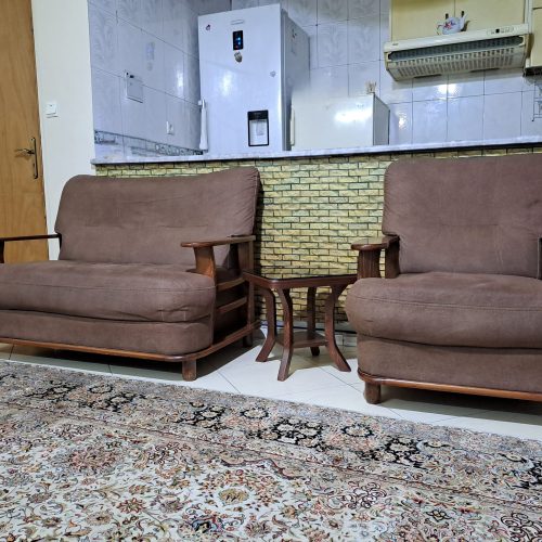 مبل راحتی و میز عسلی