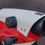 دوربین نقشه برداری لایکا ترازیاب با سه پایه و شاخص