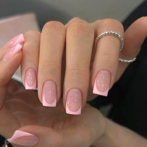 آموزش کاشت ناخن و خدمات