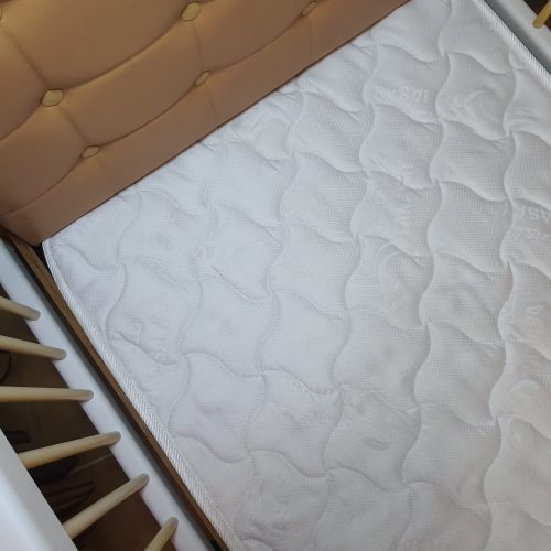 *تخت نوزاد و نوجوان به همراه تشک*