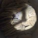 نان خشک یزدی  با آرد محلی و جو و ذرت پر از ویتامین