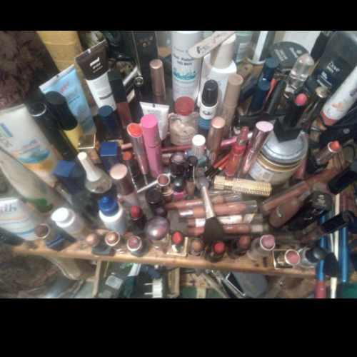 لوازم آرایشی در حد نو