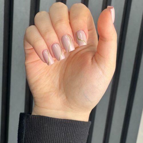 آموزش کاشت ناخن و خدمات