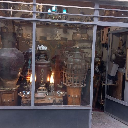 فروش کلی اجناس مغاذه عتیقه فروشی به دلیل کرایه سنگین