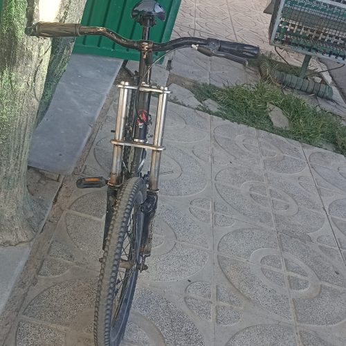 فقط فقط یه پدال میخاد و یه تایر اون تایرم خوبه اگه باهاش دستی نکشی تموم نمیشه