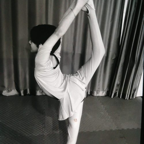 کلاس اریال. یوگا. سویینگ. ویژه بانوان در دو شعبه خیابان کارگر و خیابان نگارستان