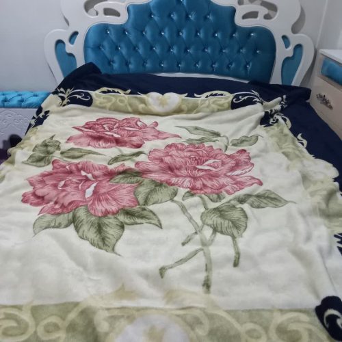 سرویس خواب دونفره شامل تخت، پاف، صندلی آرایش، دراور، پاتختی