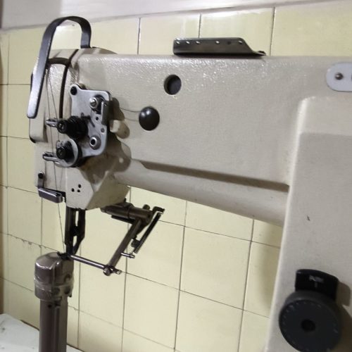 یک دستگاه چرخ صنعتی کفی دوز مارک برند کا پی تال