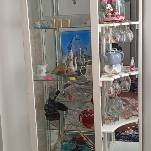 ساعت ایستاده و بوفه