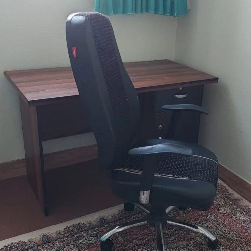 میز تحریر و صندلی