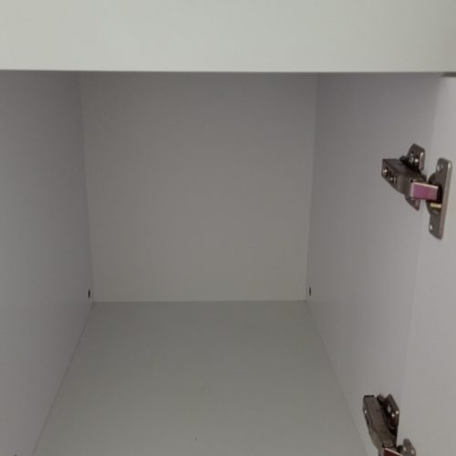 میز تحریر کاملا سالم سفید همراه با صندلی صورتی