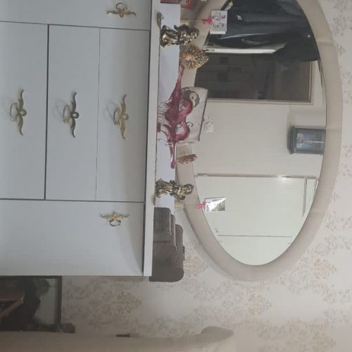 تخت خواب با اینه و کمد و کمد بچه ماشین بچه  و اینه شمعدانی