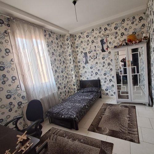 82 متر دوخواب با پارکینگ اختصاصی