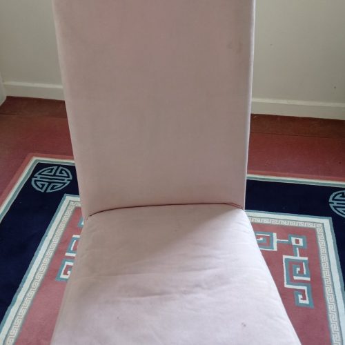 میز تحریر کاملا سالم سفید همراه با صندلی صورتی