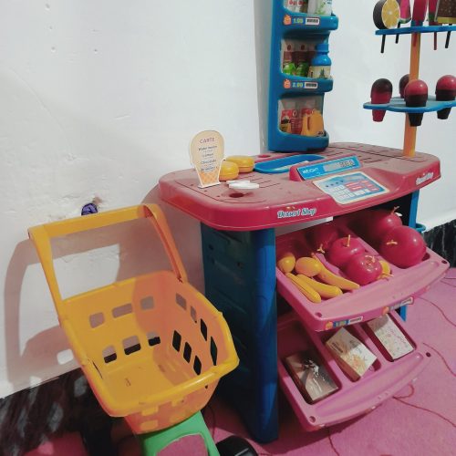 یک عدد فروشگاه کامل با همه لوازم