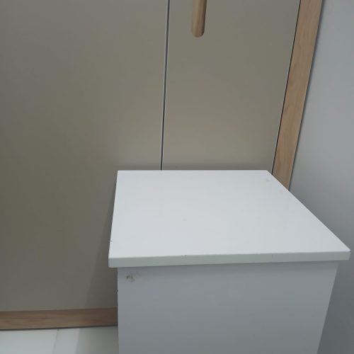 میز صندلی کاشت ناخن