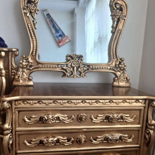 دراور آینه همراه با دو تا پا تختی