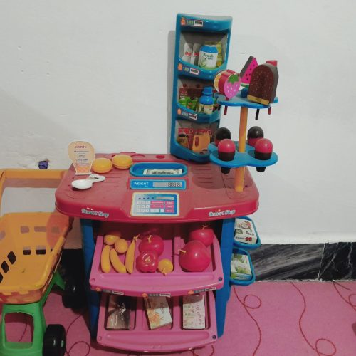 یک عدد فروشگاه کامل با همه لوازم