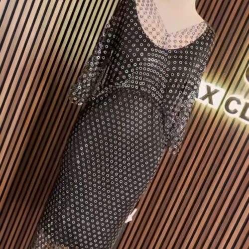 سلام وقت بخیر یه لباس مجلسی همش 2ساعت تنم بوده هرکی خواست در خدمتم تخفیف جزئی پای معامله