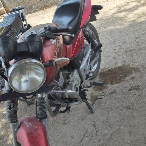 موتور سیکلت پالس 180انجن سفید