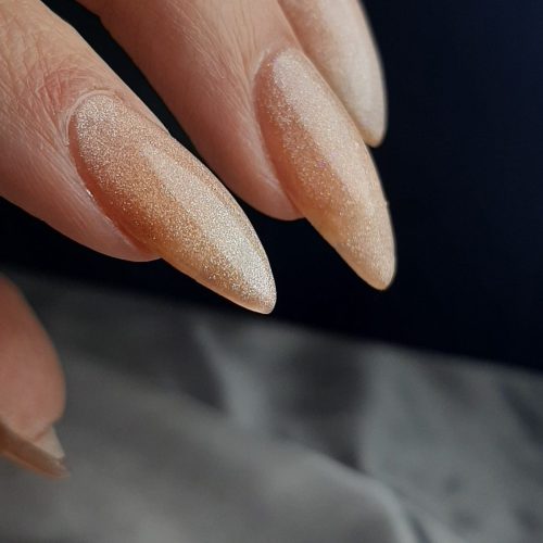 خدمات کاشت ناخن