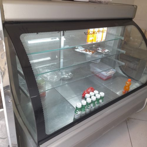 یخچال ویترینی شیشه خم