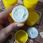 فروشنده لوازم آرایشی و بهداشتی