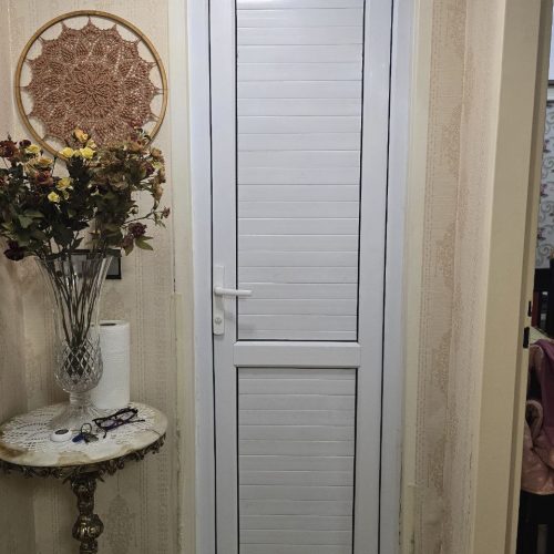 درب یو پی وی سی و لمینت سالم و بدون خط و خش