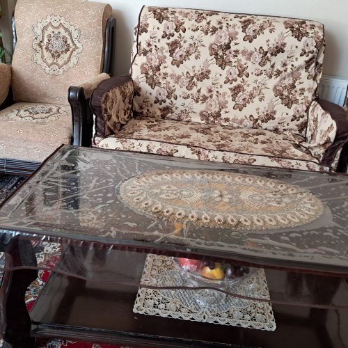 مبل هشت نفره با کاور تمیز