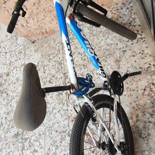 دوچرخه گالانت 26رنگ سفید و آبی