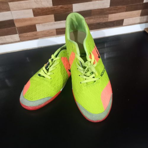 کفش فوتبالی ها