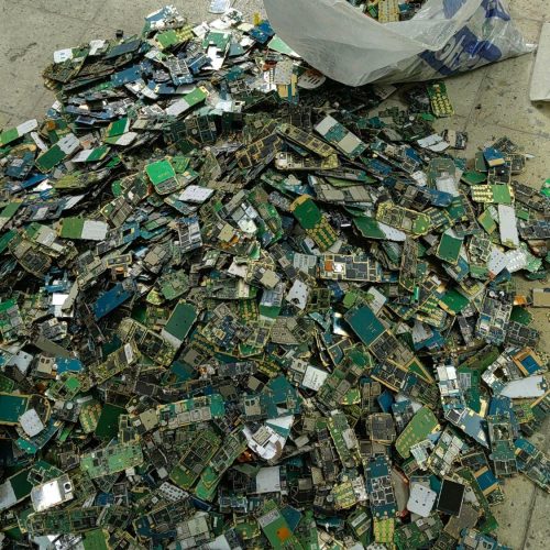 خریدار انواع و اقسام بردهای الکترونیکی به صورت عمده