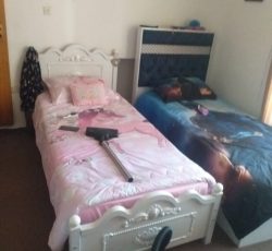 ‌دو  عدد تخت 1 نفره برای 10 سال به بالا فروش فوری در حد نو خودم 2 ماه میشه خریدم