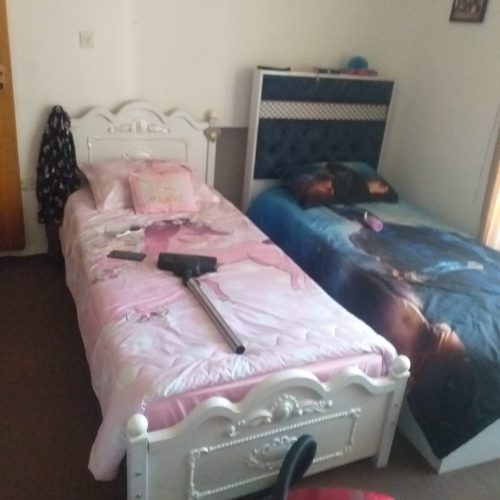 ‌دو  عدد تخت 1 نفره برای 10 سال به بالا فروش فوری در حد نو خودم 2 ماه میشه خریدم