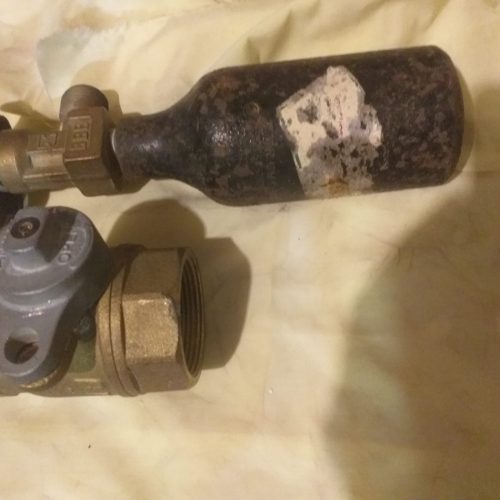 فروش یک عدد کپسول اکسیژن یک کیلویی و یک شیر گازبا آچار بوکس جغجغه