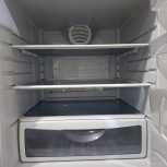 یخچال مارک BOST تمیز ، سالم دارای گاز