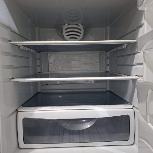 یخچال مارک BOST تمیز ، سالم دارای گاز