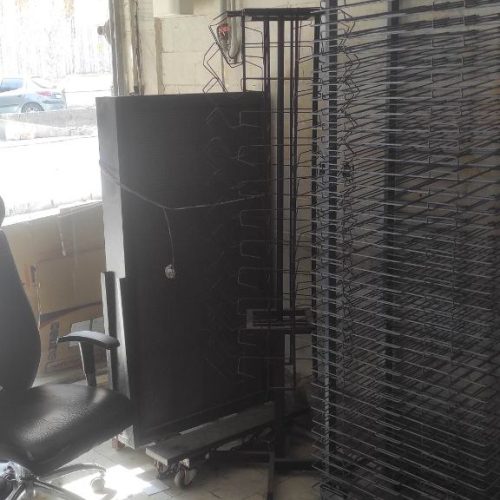 تابلو روان استند مقوا صندلی ویترین