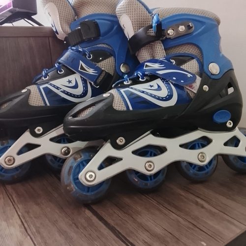 اسکیت رنگ آبی